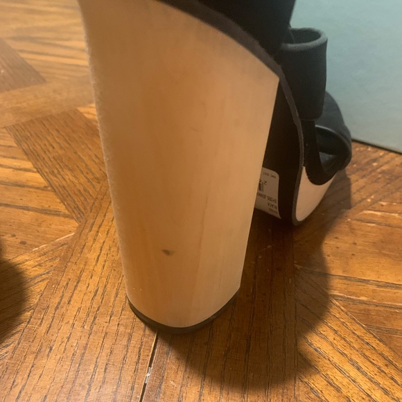 KOOKAI Sz 39 Black Jennifer heels Leather Upper Wooden Platform Heels NWT 🤎 - Picture 5 of 11